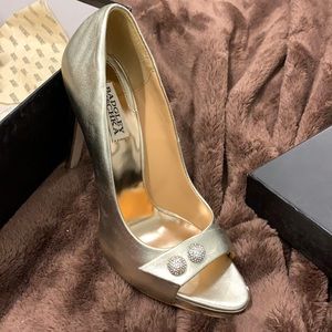 Badgley Mischka “Simba II” Gold Metallic Leather.  Size 8.5 Brand New in Box